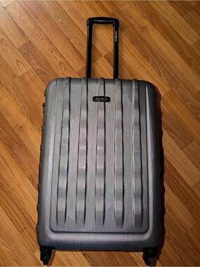 Samsonite Metallic Silver Gray Hardside Spinner Suitcase